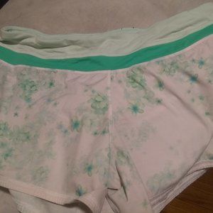 Lululemon rare floral shorts 10